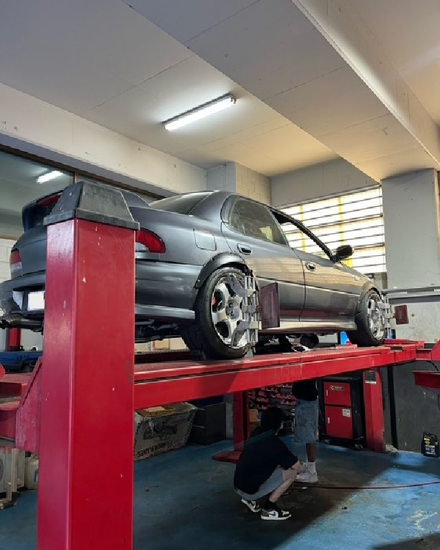 Classic car restoration in the Memmotts workshop (photo 15)