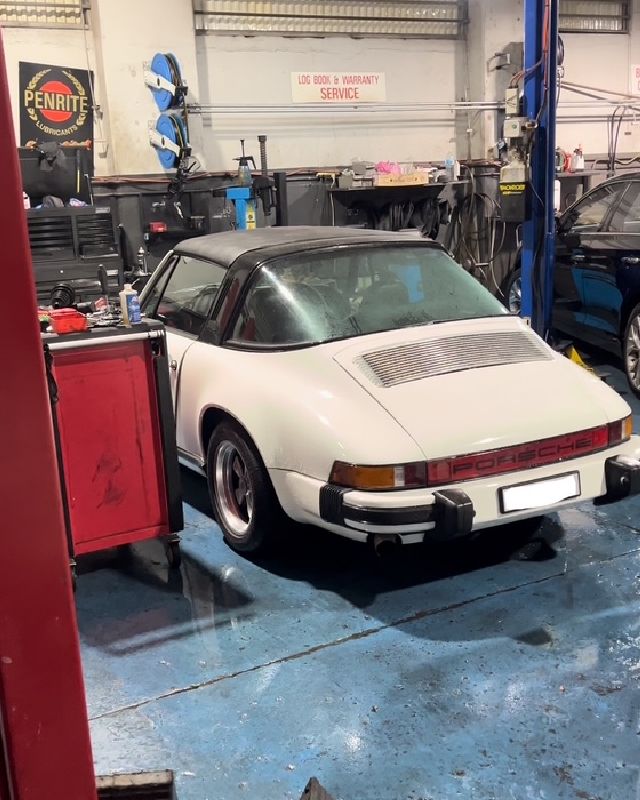 Classic car restoration in the Memmotts workshop (photo 5)